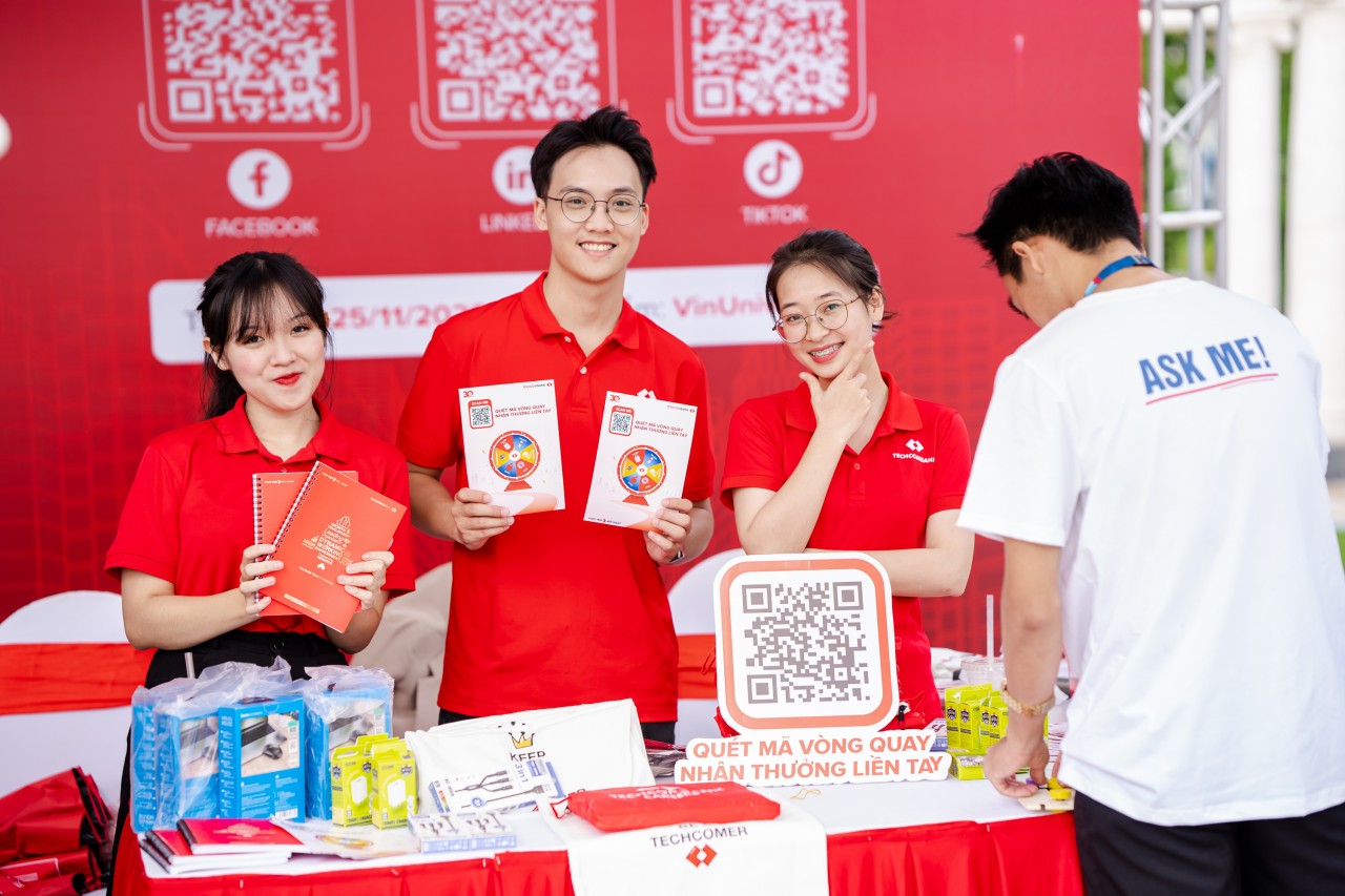 Nhiều doanh nghiệp lớn cũng có mặt tại sự kiện như Vietcombank, Techcombank, Jobtest… để giao lưu và trực tiếp tư vấn cho ứng viên về định hướng nghề nghiệp. Nhiều doanh nghiệp lớn cũng có mặt tại sự kiện như Vietcombank, Techcombank, Jobtest… để giao lưu và trực tiếp tư vấn cho ứng viên về định hướng nghề nghiệp.
