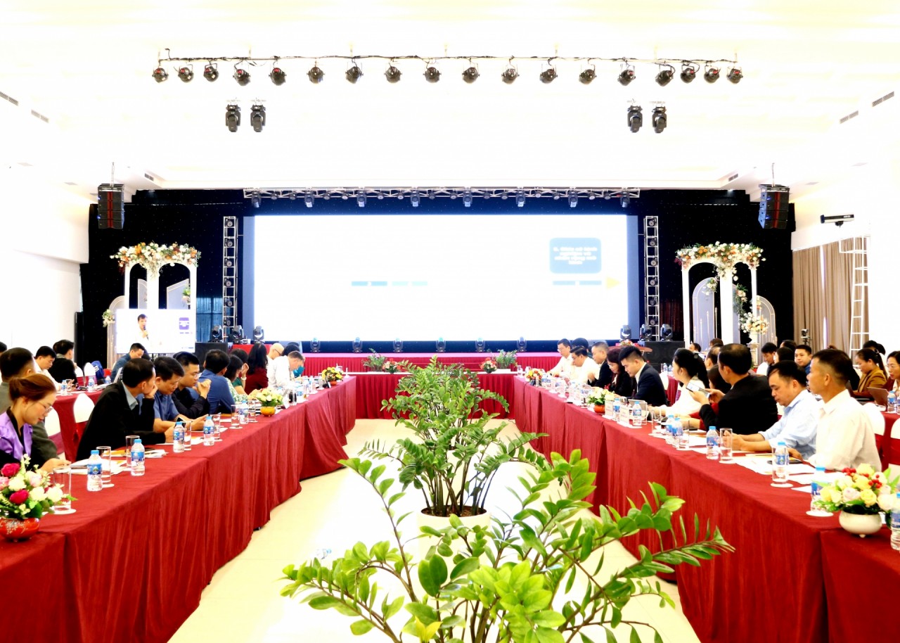 Hội thảo Khởi động giai đoạn II chương trình “Tiến về phía trước”. (Ảnh: Báo Hà Giang)