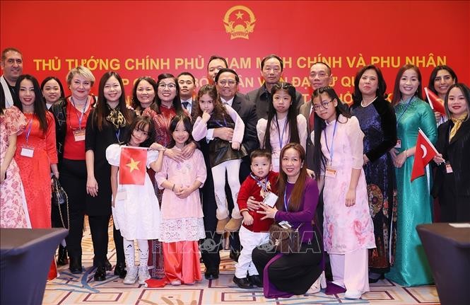 Thủ tướng Phạm Minh Chính gặp gỡ cộng đồng người Việt Nam tại Thổ Nhĩ Kỳ