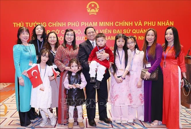 Thủ tướng Phạm Minh Chính gặp gỡ cộng đồng người Việt Nam tại Thổ Nhĩ Kỳ