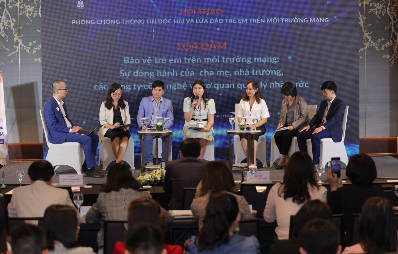 Các đại biểu tham gia thảo luận tại Toạ đàm.