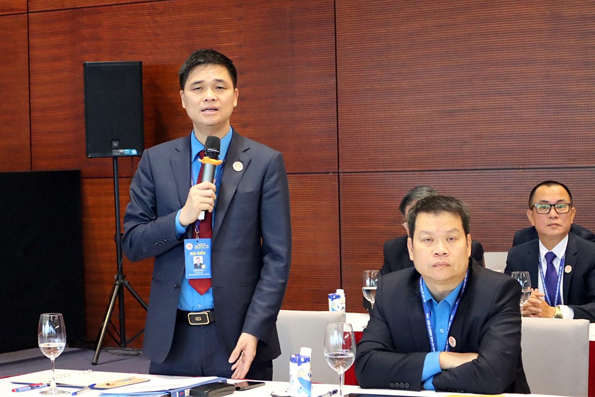 Ông Ngọ Duy Hiểu, Phó Chủ tịch Tổng LĐLĐ Việt Nam khóa XII, điều hành phiên thảo luận.