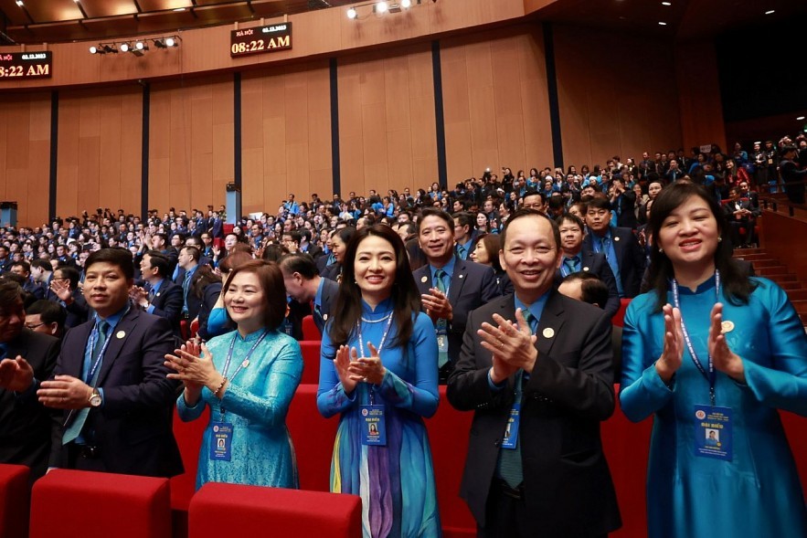Tham dự đại hội có gần 1.100 đại biểu chính thức, đại diện cho hơn 11 triệu đoàn viên công đoàn trong cả nước.