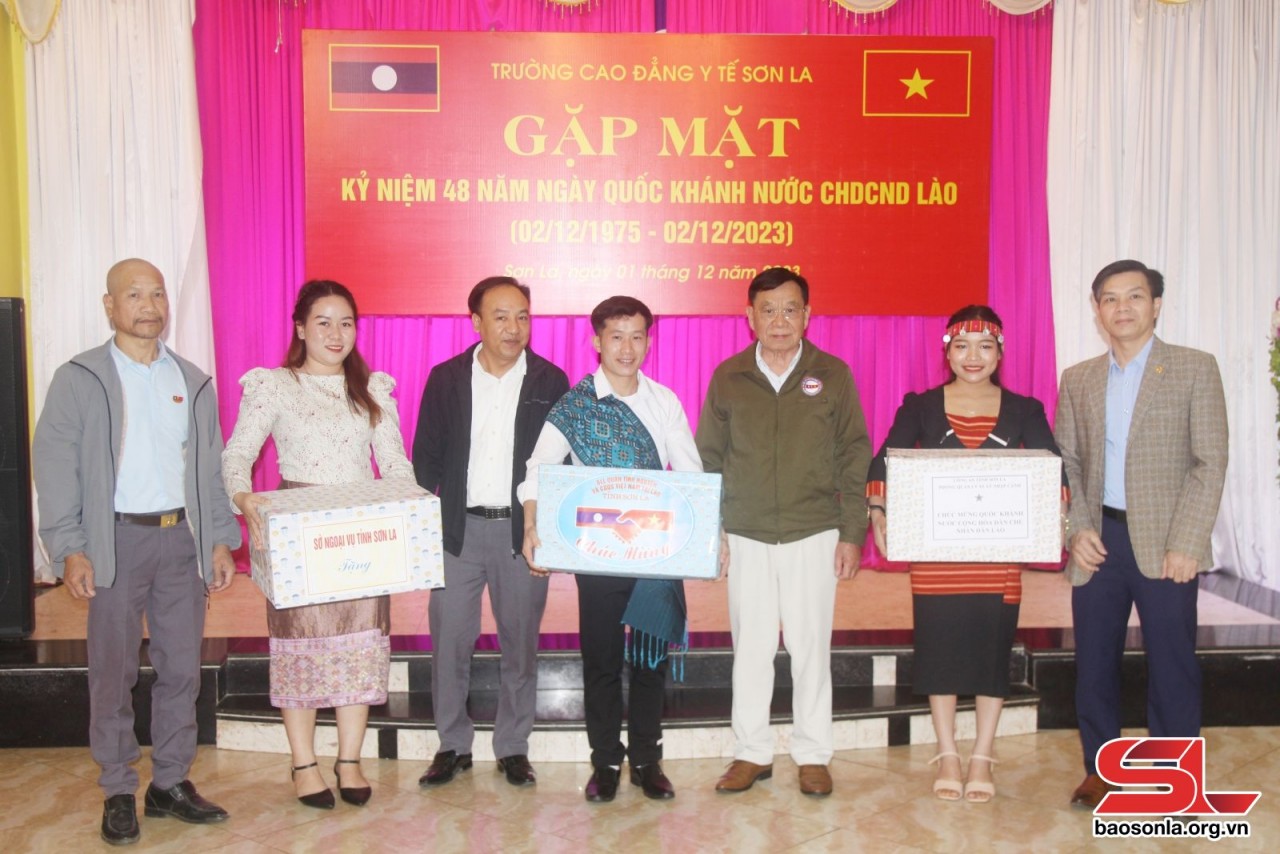 Nhiều hoạt động gặp mặt hữu nghị nhân Kỷ niệm 48 năm Quốc khánh Lào