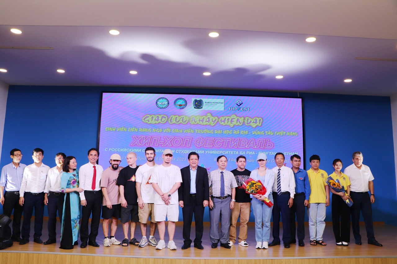 Sinh viên Liên bang Nga và sinh viên Bà Rịa - Vũng Tàu giao lưu nhảy hiện đại