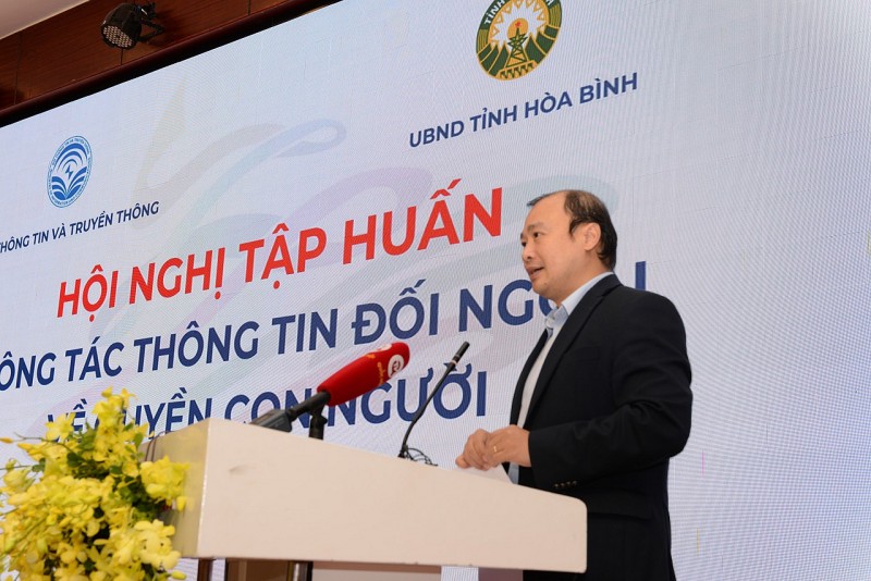 Chuyển giao, hướng dẫn các tỉnh, thành phố thực hiện mô hình cung cấp thông tin về nhân quyền, đối ngoại