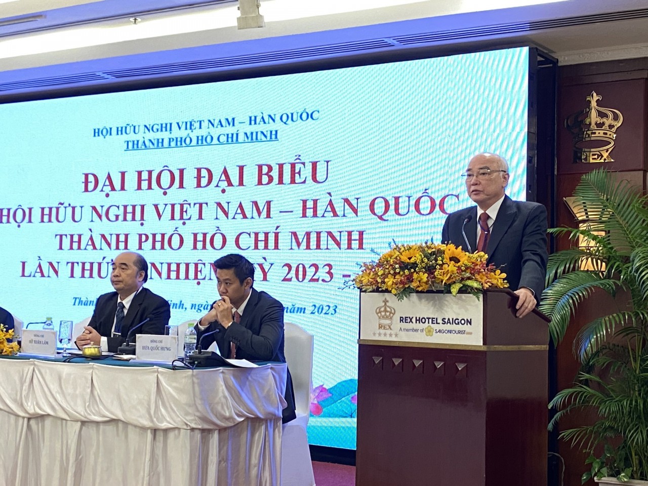 Ông Phan Nguyễn Như Khuê, Ủy viên Ban Thường vụ Thành ủy, Trưởng Ban Tuyên giáo Thành ủy, Chủ tịch Hội hữu nghị Việt Nam - Hàn Quốc TP.HCM phát biểu tại Đại hội (Ảnh: HUFO)