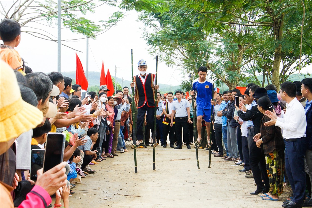 Tết Ngã rạ đặc biệt của đồng bào Cor Quảng Ngãi