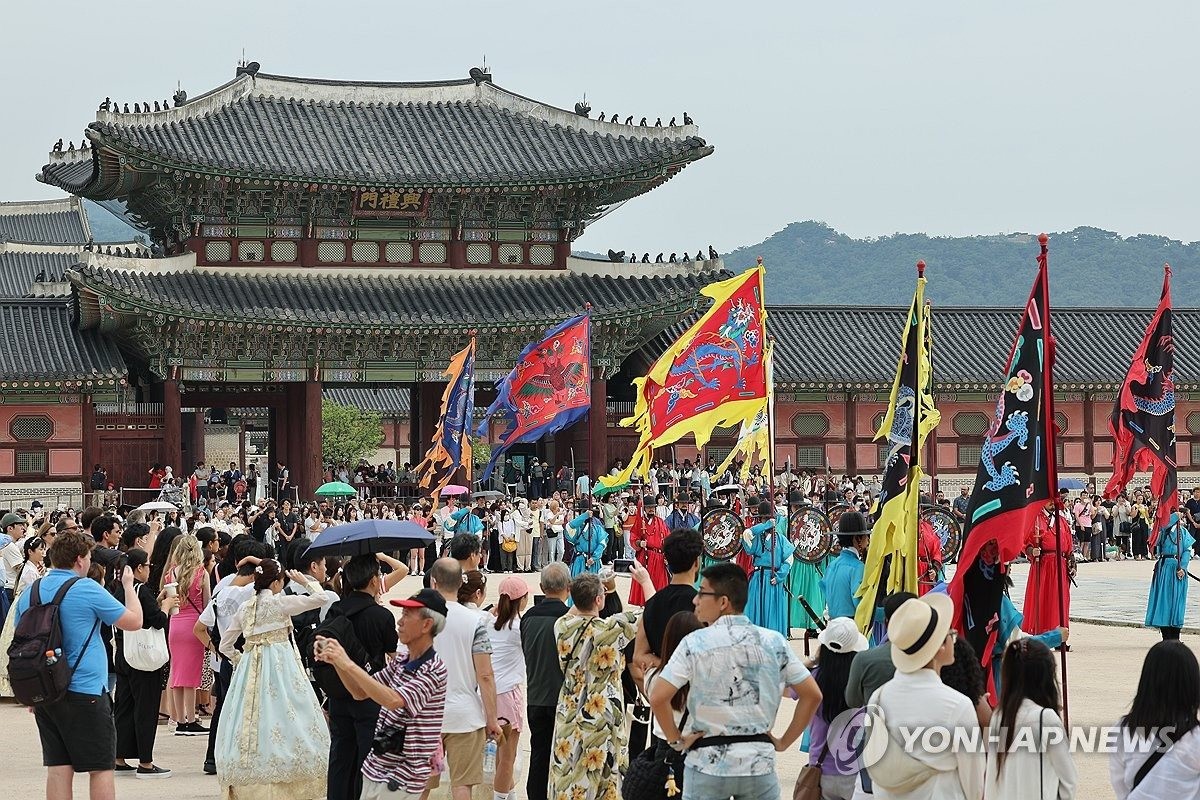 Hàn Quốc là điểm đến ưa thích của nhiều du khách Việt. Ảnh: Yonhap.