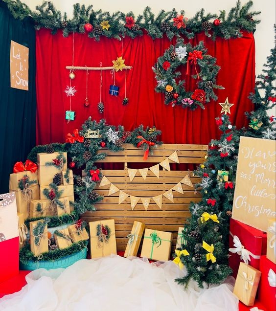 Những cách trang trí Noel tại cửa hàng ấn tượng, đẹp mắt nhất 2023