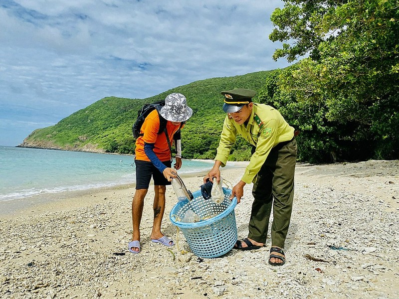 Côn Đảo chung tay giảm rác thải nhựa