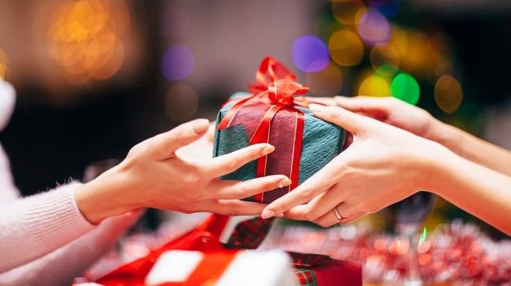 Noel 2023: Món quà giáng sinh bất ngờ cho bạn gái, vợ