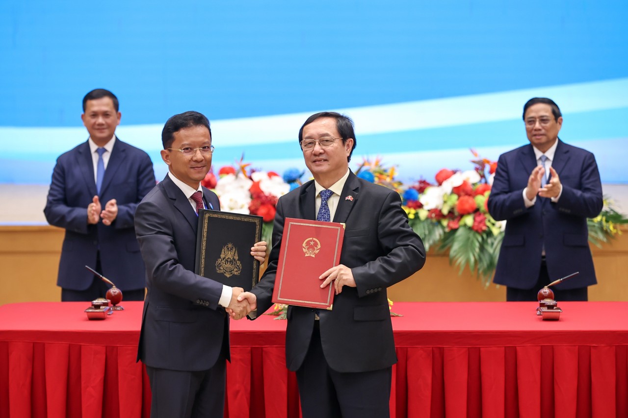 Việt Nam - Campuchia ký 3 văn kiện hợp tác