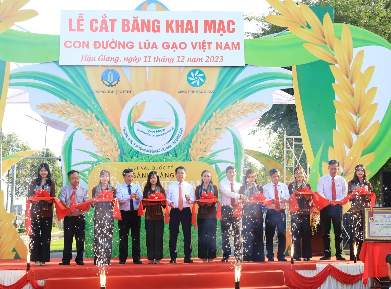 Hậu Giang: Khai mạc triển lãm “Con đường lúa gạo” tuyến kênh Xáng Xà No huyền thoại