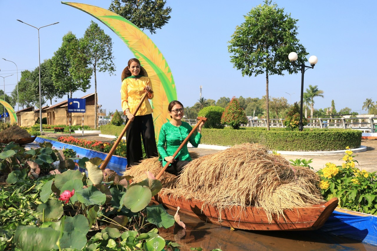 Hậu Giang: Khai mạc triển lãm “Con đường lúa gạo” tuyến kênh Xáng Xà No huyền thoại