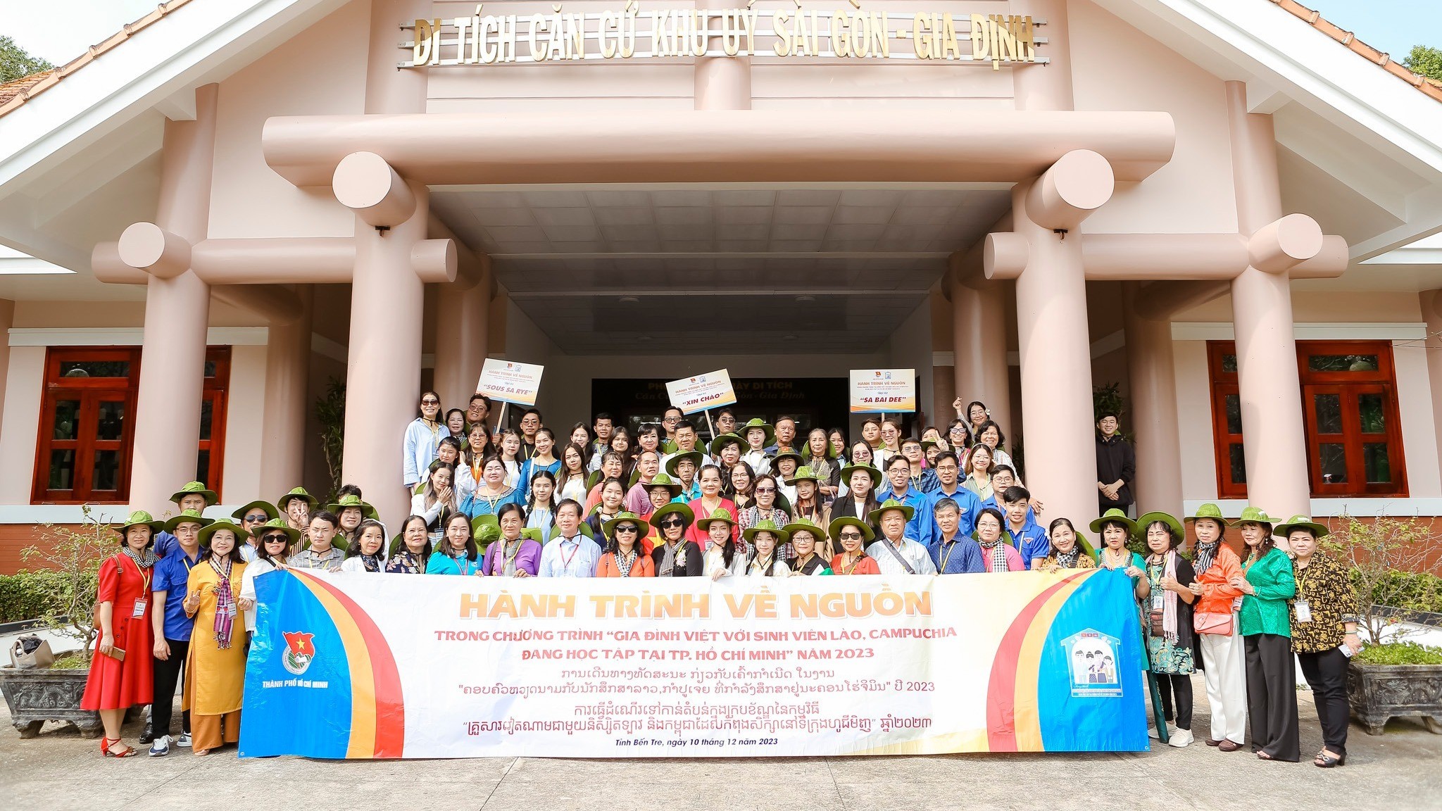Sinh viên Lào, Campuchia tại TP.HCM về nguồn