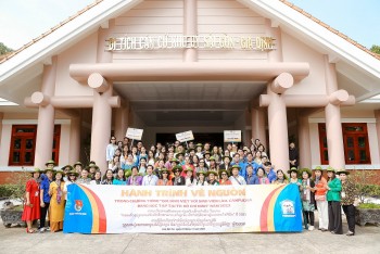 Sinh viên Lào, Campuchia tại TP.HCM về nguồn
