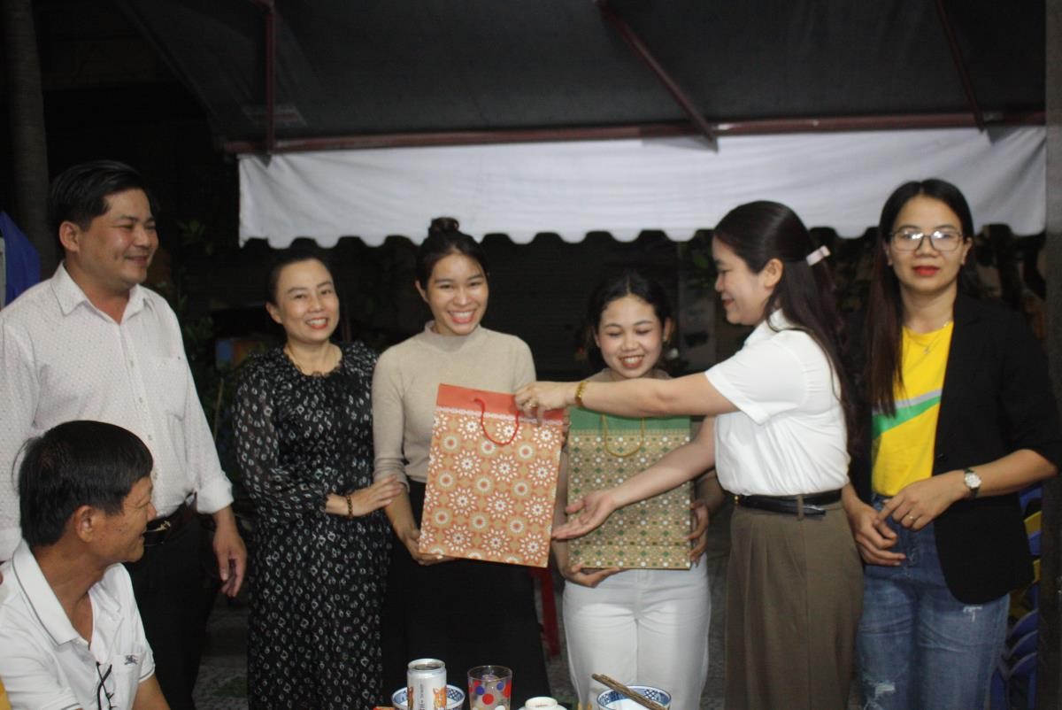 Thắm tình hữu nghị Việt - Lào