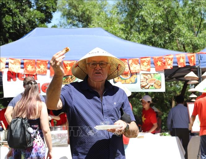 Nón lá gây ấn tượng mạnh với người dân "Đất nước Cầu vồng"