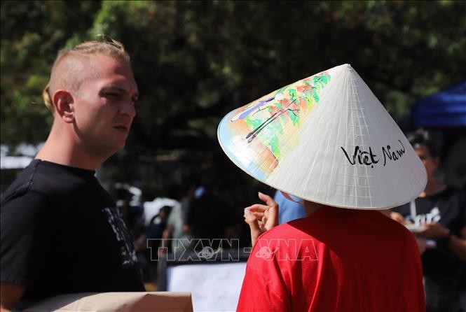 Nón lá gây ấn tượng mạnh với người dân "Đất nước Cầu vồng"