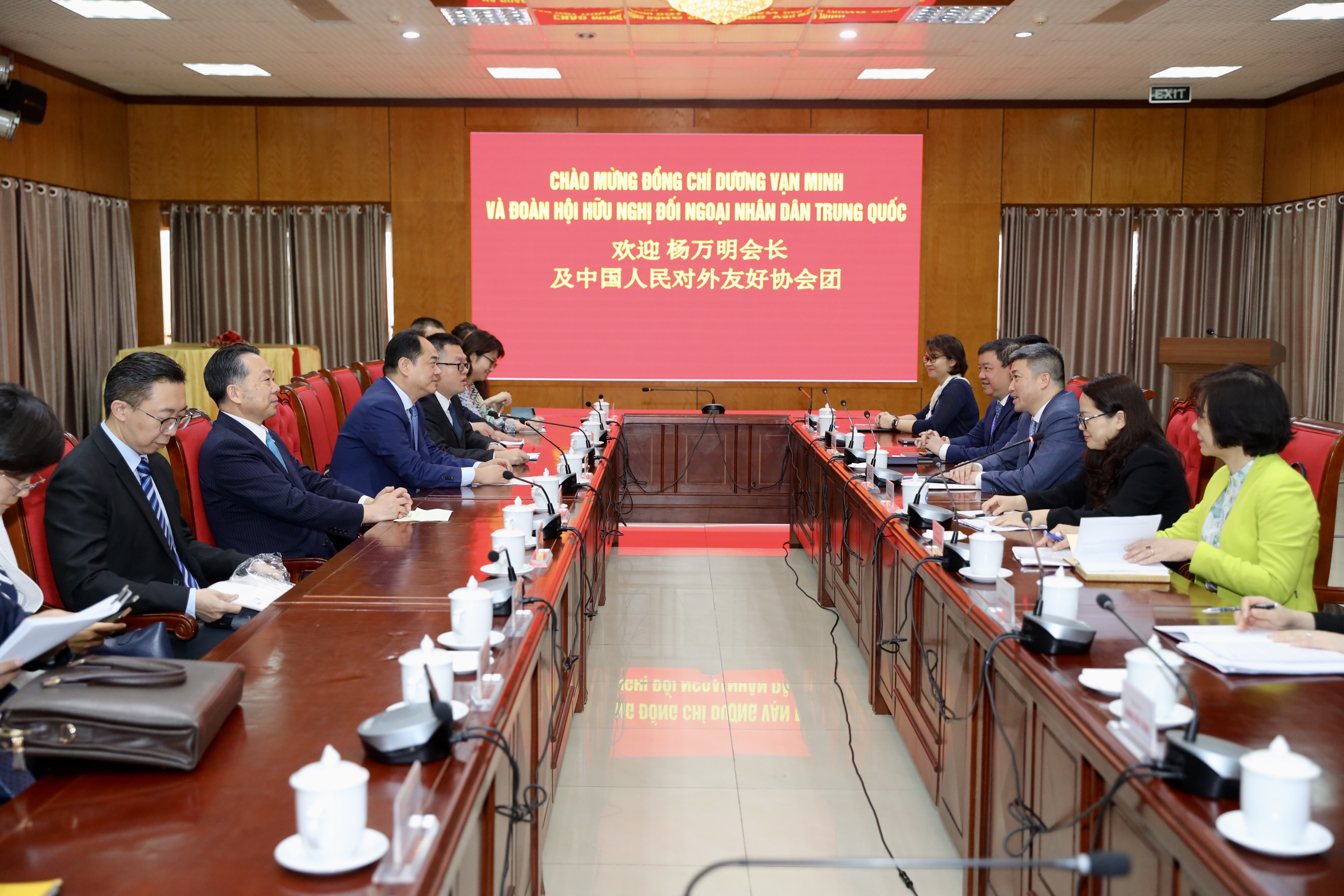 Chủ tịch VUFO Phan Anh Sơn tiếp đoàn Hội hữu nghị đối ngoại nhân dân Trung Quốc. (Ảnh: Đinh Hòa)