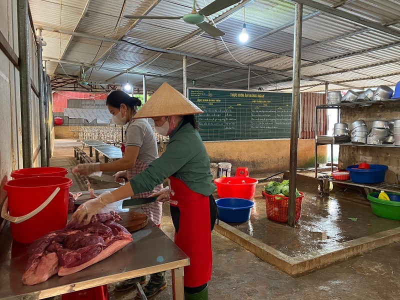 Mường Nhé đảm bảo vệ sinh anh toàn thực phẩm bếp ăn ở các trường bán trú