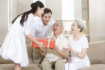 Noel 2023: Quà tặng giáng sinh cho mẹ ý nghĩa nhất