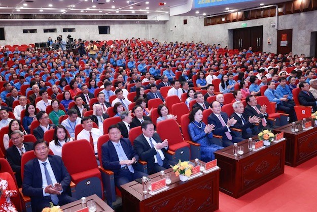Đặc biệt, dự Đại hội có 550 đại biểu, đại diện cho 664.000 đoàn viên, công nhân, viên chức, lao động Thủ đô. Đặc biệt, dự Đại hội có 550 đại biểu, đại diện cho 664.000 đoàn viên, công nhân, viên chức, lao động Thủ đô.