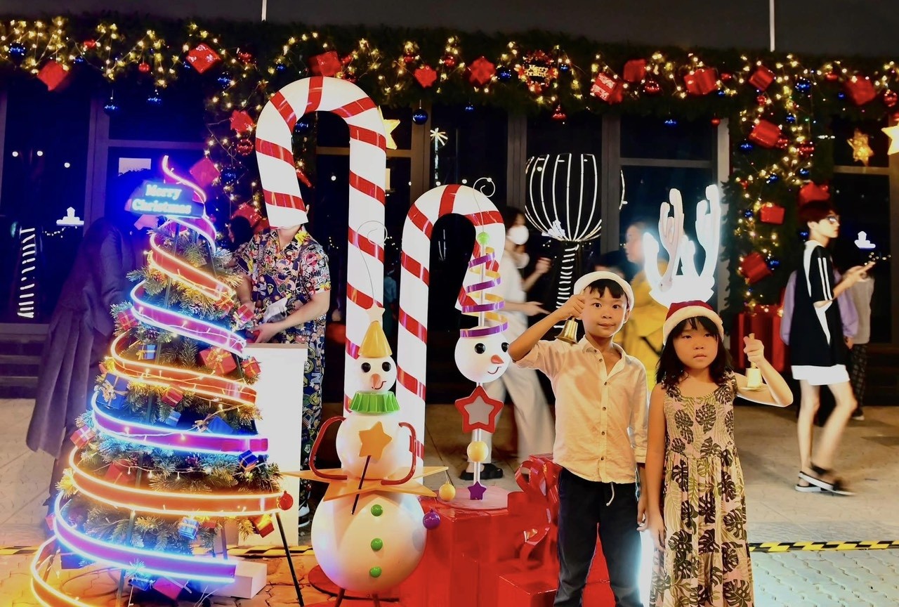 Mùa lễ hội Noel hoành tráng trên đại lộ thương mại tại Long An
