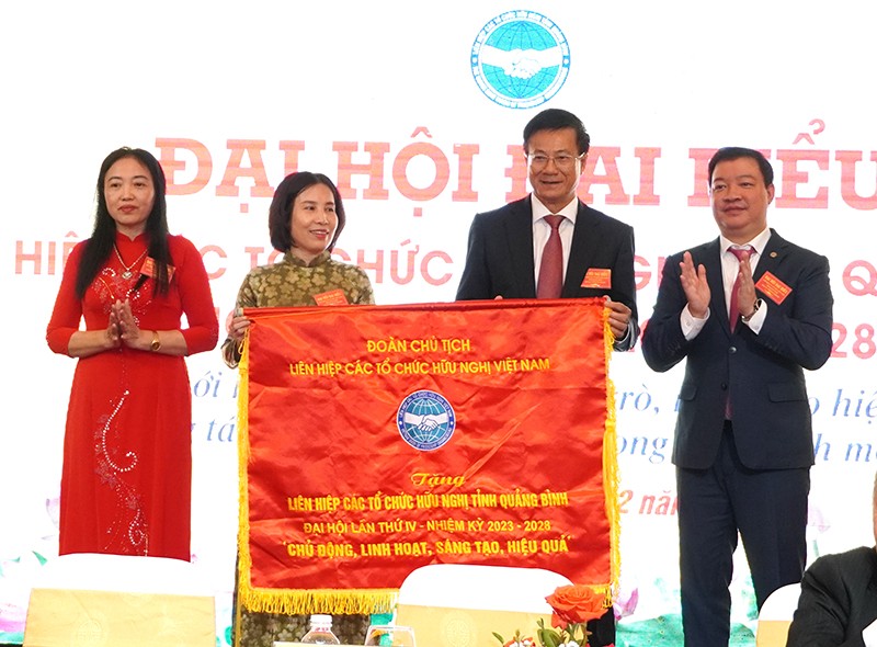 "Chủ động, linh hoạt, sáng tạo, hiệu quả trong các hoạt động đối ngoại nhân dân" "Chủ động, linh hoạt, sáng tạo, hiệu quả trong các hoạt động đối ngoại nhân dân"