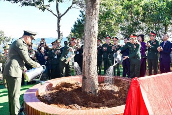 Thắm tình hữu nghị