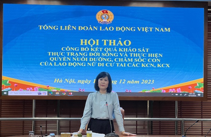 Bà Đỗ Hồng Vân - Ủy viên Đoàn Chủ tịch, Trưởng ban Nữ công Tổng Liên đoàn phát biểu khai mạc (Ảnh: T.L)