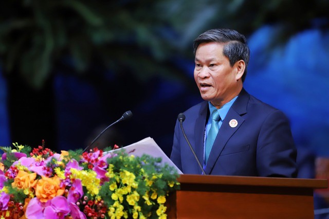 Ông Huỳnh Thanh Xuân, Phó Chủ tịch Tổng Liên đoàn Lao động Việt Nam. Ông Huỳnh Thanh Xuân, Phó Chủ tịch Tổng Liên đoàn Lao động Việt Nam.