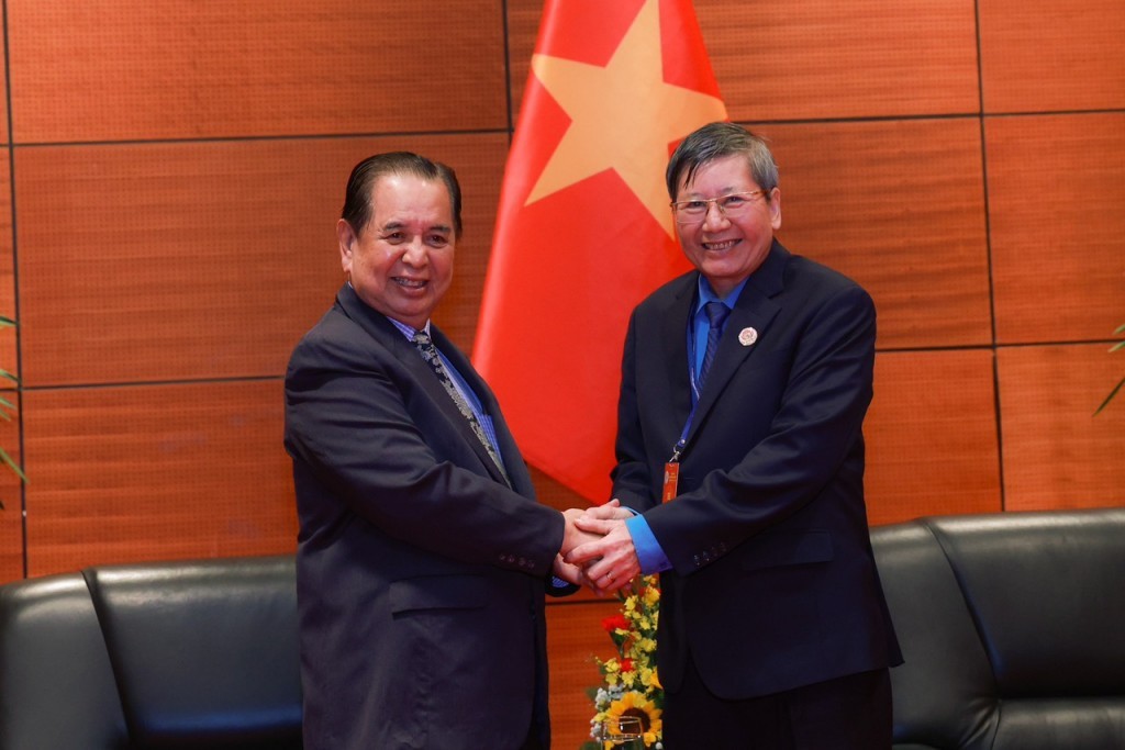 Ông Trần Thanh Hải, Phó Chủ tịch Thường trực Tổng LĐLĐ Việt Nam (bên phải) tiếp ông Ruben Torres, Tổng Thư ký Hội đồng Công đoàn Asean (ATUC) trong khuôn khổ Đại hội XIII Công đoàn Việt Nam.