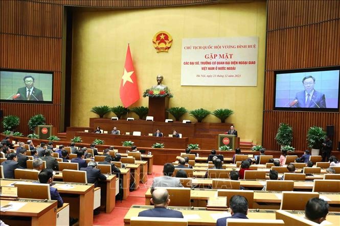 Chủ tịch Quốc hội gặp mặt các Đại sứ, Trưởng Cơ quan đại diện ngoại giao Việt Nam ở nước ngoài