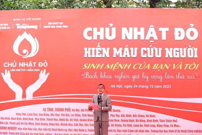 Hàng nghìn người tham gia hiến máu tình nguyện dịp Giáng sinh Hàng nghìn người tham gia hiến máu tình nguyện dịp Giáng sinh