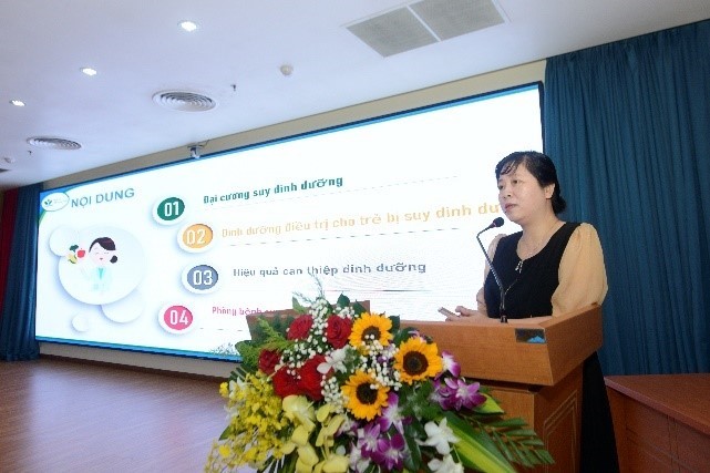 TS.BS. Lưu Thị Mỹ Thục – Trưởng khoa Dinh dưỡng, Bệnh viện Nhi Trung ương - chia sẻ tại buổi tập huấn “Chăm sóc dinh dưỡng bệnh lý cho người bệnh” do Vinamilk đồng hành cùng Câu lạc bộ Điều dưỡng trưởng Việt Nam tổ chức tại TPHCM hôm 21/10.