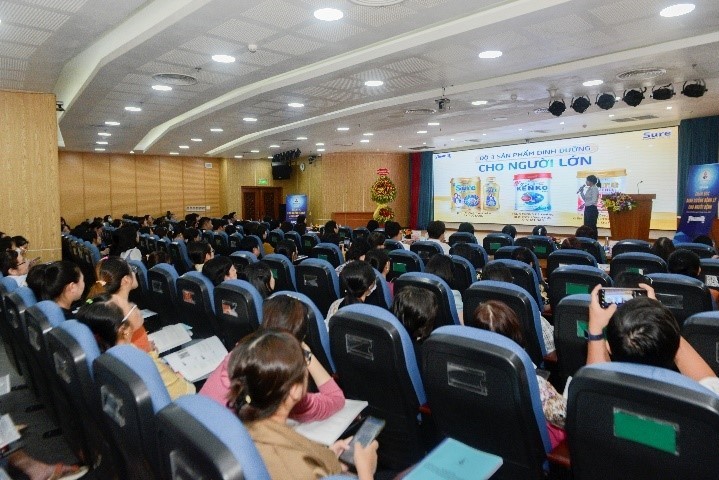 Khoảng 300 hội viên câu lạc bộ, nhân viên y tế tại các bệnh viện lớn phía Nam đã tham gia tập huấn “Chăm sóc dinh dưỡng bệnh lý cho người bệnh”.