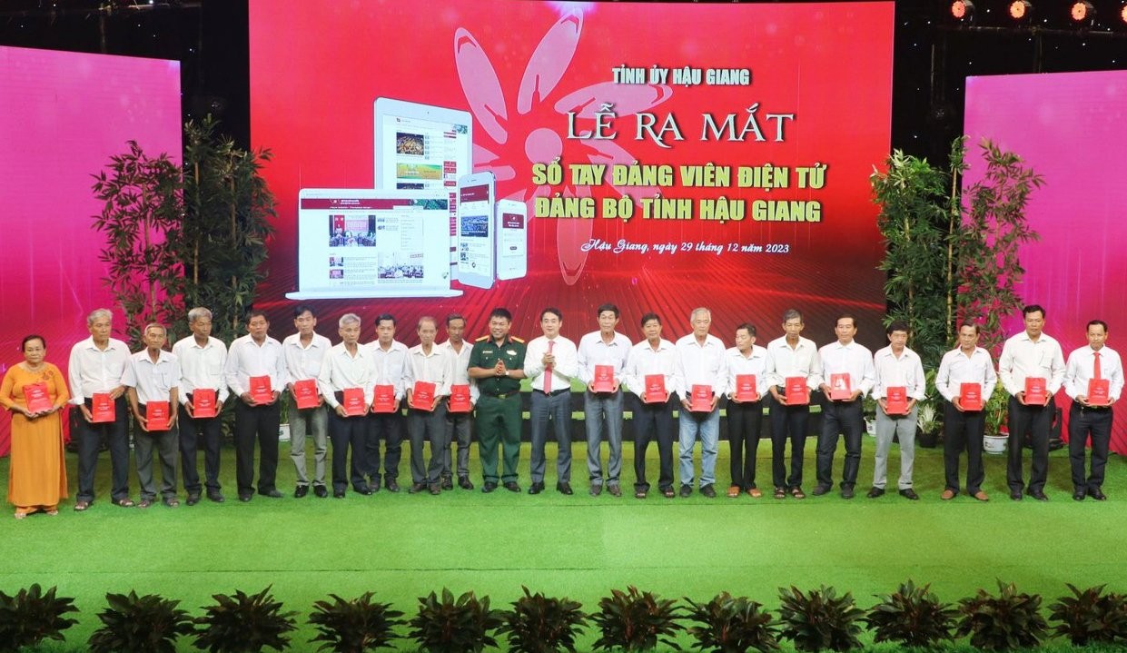 Ra mắt Sổ tay đảng viên điện tử Đảng bộ tỉnh Hậu Giang