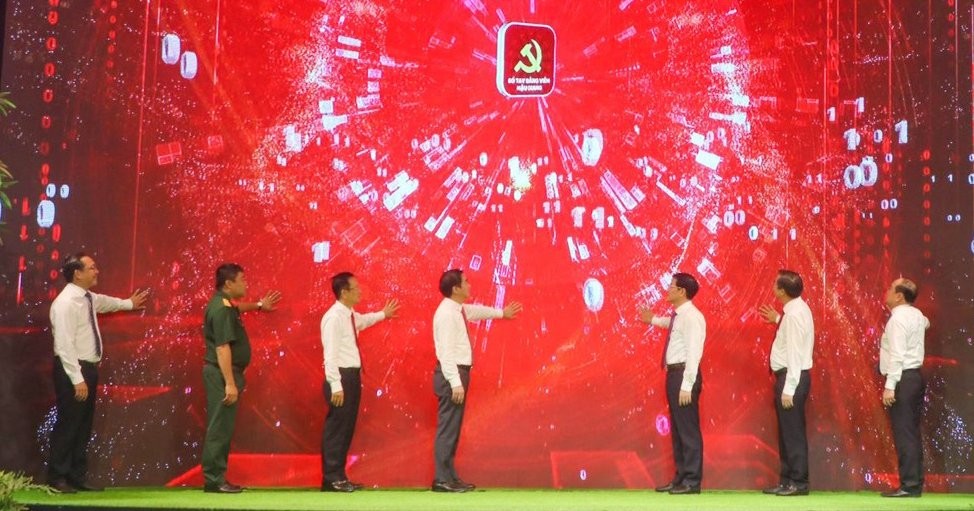 Ra mắt Sổ tay đảng viên điện tử Đảng bộ tỉnh Hậu Giang