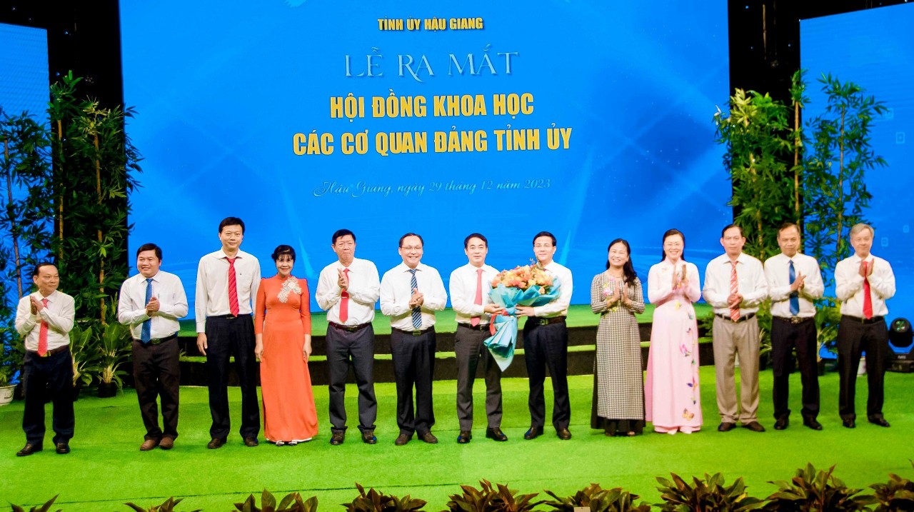 Ra mắt Sổ tay đảng viên điện tử Đảng bộ tỉnh Hậu Giang