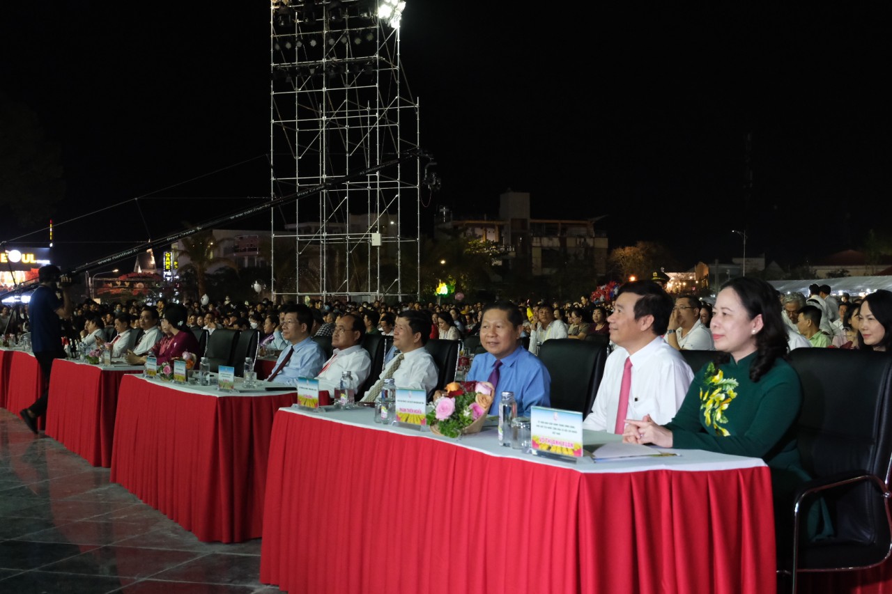 Khai mạc Festival Hoa - Kiểng Sa Đéc “Tình đất - Tình hoa”