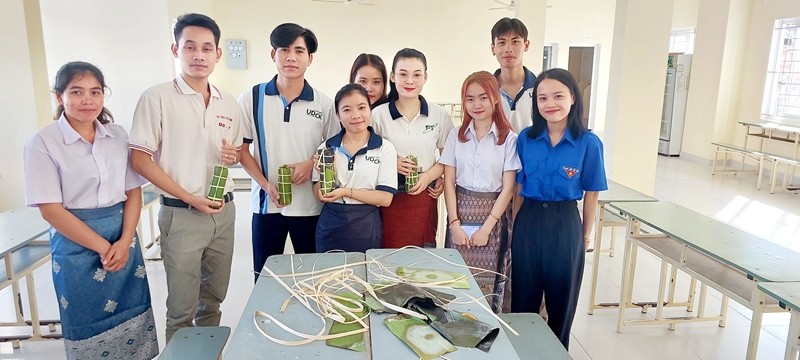 Đưa Tết Việt đến với tuổi trẻ Lào và Campuchia