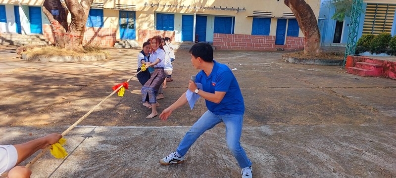 Đưa Tết Việt đến với tuổi trẻ Lào và Campuchia