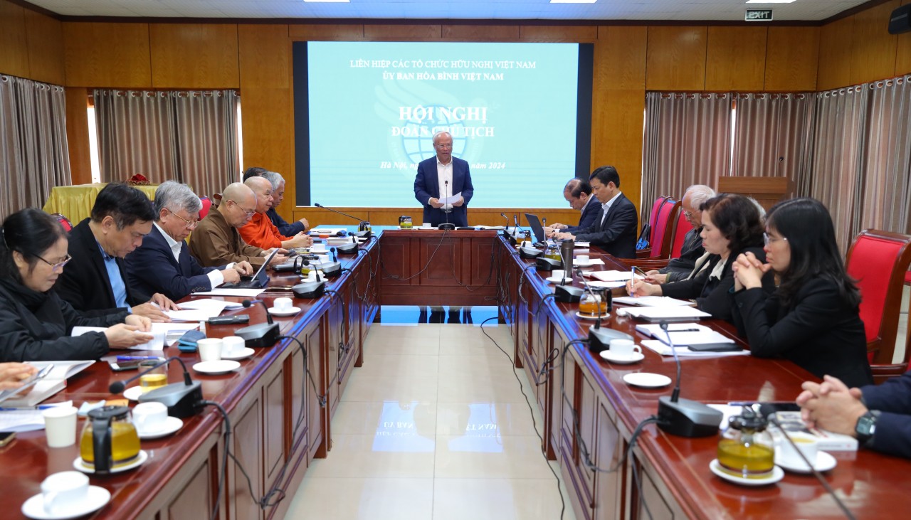 Ông Uông Chu Lưu, Chủ tịch Ủy ban Hòa bình Việt Nam phát biểu tại Hội nghị.