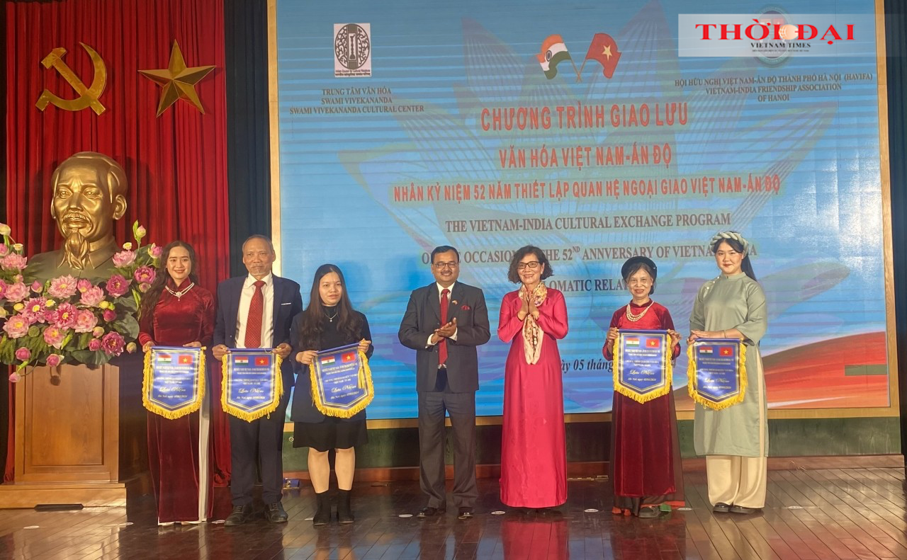 Giao lưu văn hoá Việt Nam - Ấn Độ qua chầu văn, vũ kịch Giao lưu văn hoá Việt Nam - Ấn Độ qua chầu văn, vũ kịch