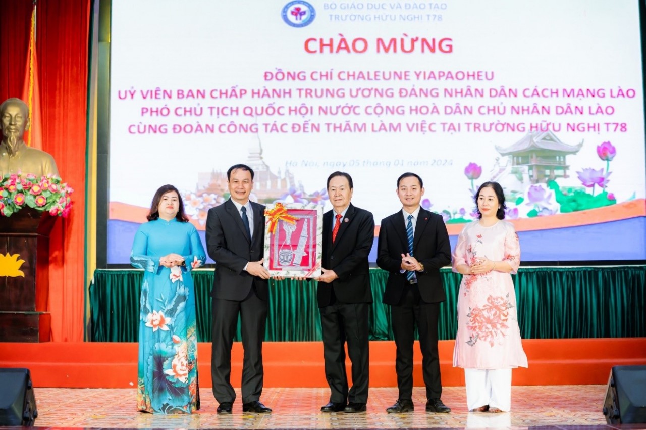Phó Chủ tịch Quốc hội Lào: Trường Hữu Nghị T78 thực hiện tốt sứ mệnh tuyên truyền quan hệ đặc biệt Việt – Lào đến thế hệ trẻ