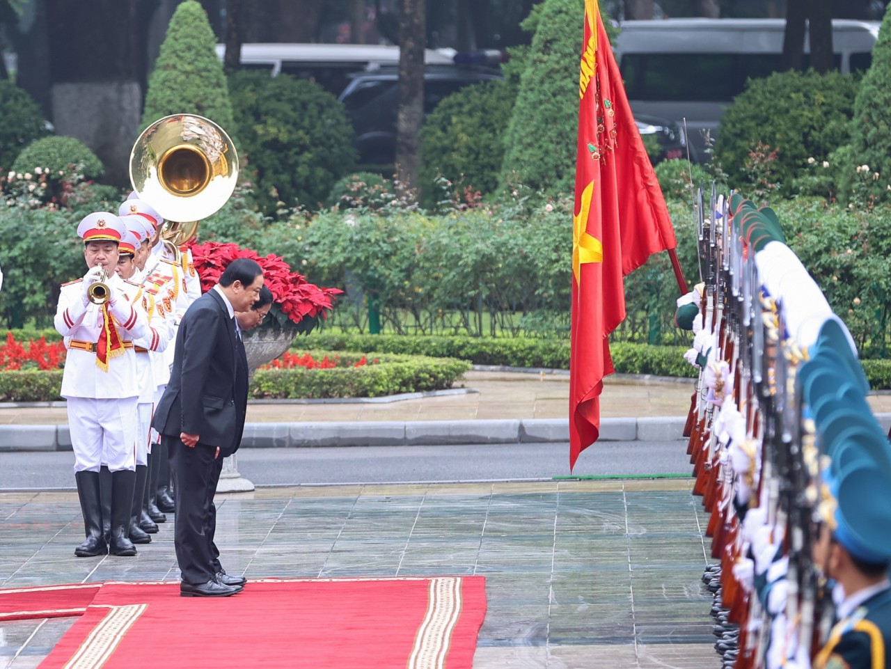 Lễ đón trọng thể Thủ tướng Lào Sonexay Siphandone thăm chính thức Việt Nam