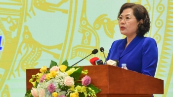 thong doc nguyen thi hong vnd la mot trong nhung dong tien on dinh trong khu vuc va the gioi