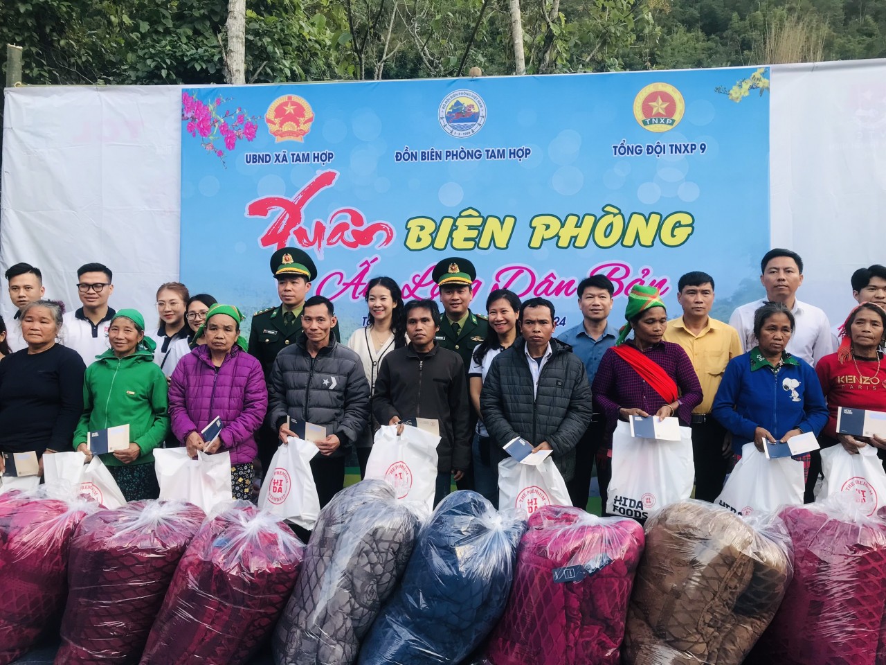 “Xuân Biên phòng – ấm lòng dân bản” ở Nghệ An: nhiều hoạt động ý nghĩa, thiết thực “Xuân Biên phòng – ấm lòng dân bản” ở Nghệ An: nhiều hoạt động ý nghĩa, thiết thực